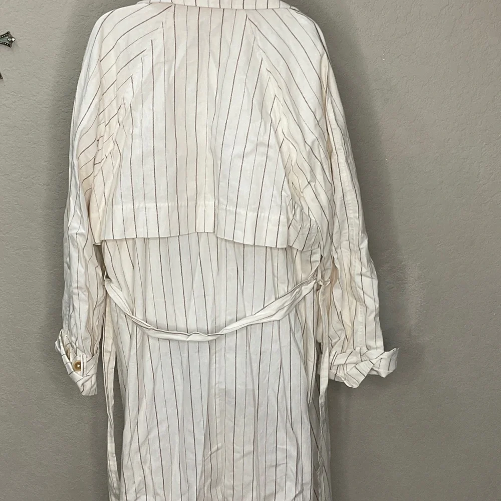 613 - We The Free NWOT Cream Striped Trench Coat, Size Medium - Picture 4 of 5